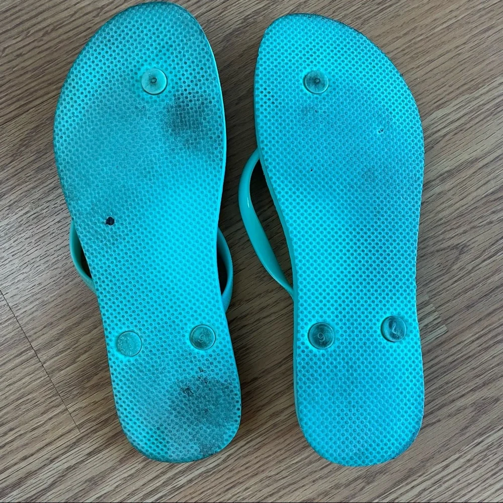 🟢3/$15 OLD NAVY Mint green flip-flops - Picture 3 of 9